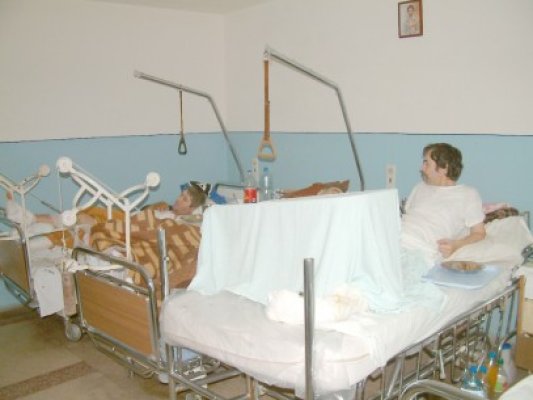 Secţiile de Pediatrie şi Ortopedie, ticsite de pacienţi